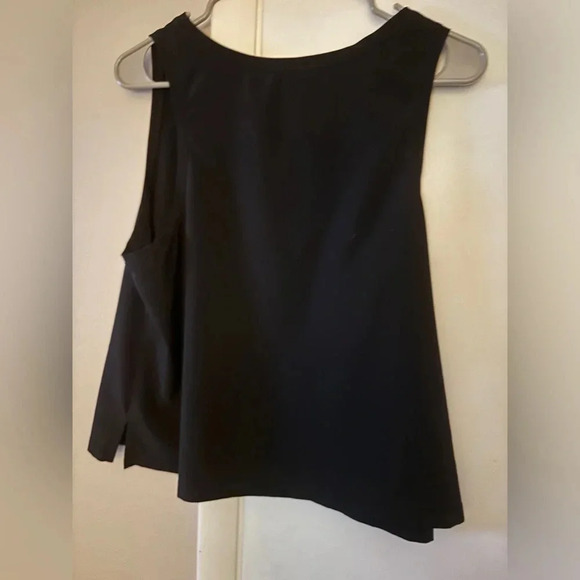 Old Navy Black Womens Stretch Tech Crop Tank Top - Picture 2 of 4